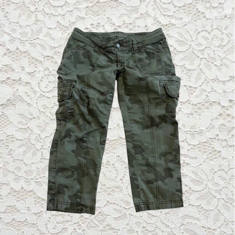 vintage low rise camo cargo capris